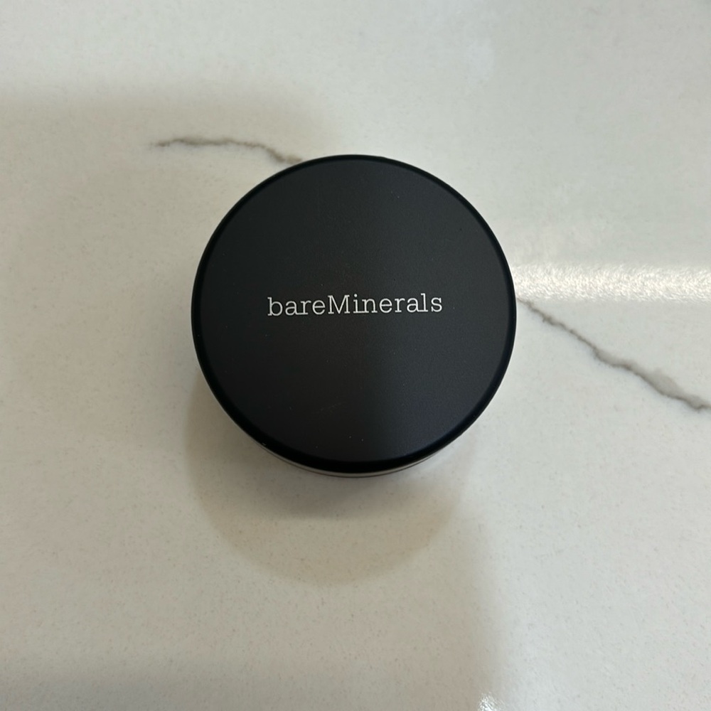 Sealed 0.85 sold out glee radiance from bareMinerals